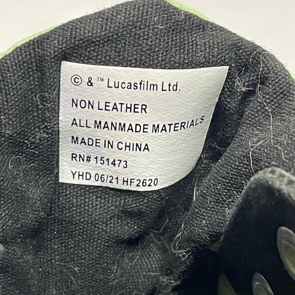 Youth size 3 Disney Mandelorian Grogu Baby Yoda high top sneakers great cond - Picture 6 of 8